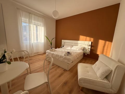 Bed, Day, TV and multimedia, Photo of the whole room, Bedroom, City view, Mountain view, heating, wardrobe, air conditioner