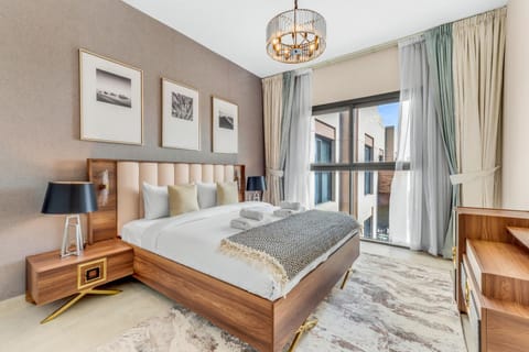 Bed, Living room, Photo of the whole room, Seating area, Bedroom