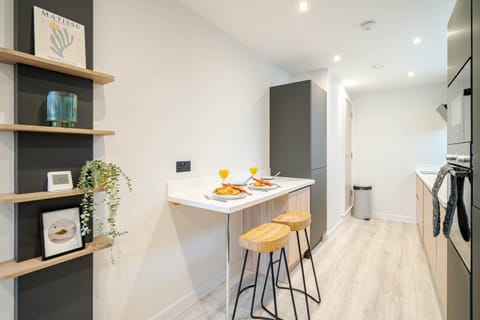 Food and drinks, Dining area, Food, minibar, oven