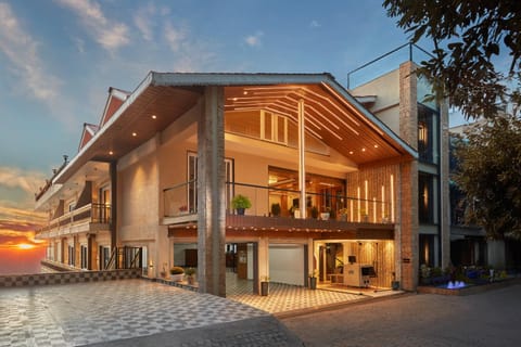 Property building, Day