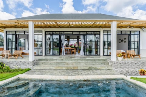 Property building, Patio, Spring, Day, Garden, Garden view, Pool view, Swimming pool, sunbed