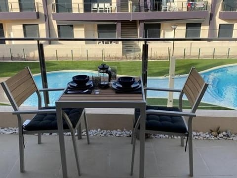 Balcony/Terrace, Pool view, Swimming pool, Swimming pool