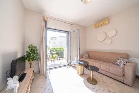 Communal lounge/ TV room, TV and multimedia, View (from property/room), Balcony/Terrace, Living room, Seating area