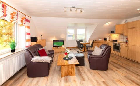 TV and multimedia, Kitchen or kitchenette, Living room, Seating area, Dining area