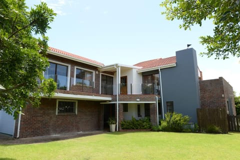 Facade/entrance, Garden