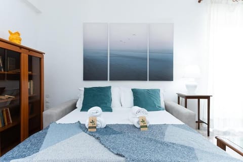 Bed, Photo of the whole room, Bedroom, towels, wardrobe