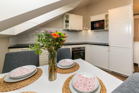 Kitchen or kitchenette, Dining area, dishwasher, oven, stove