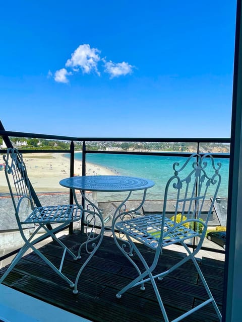 Patio, Day, Natural landscape, View (from property/room), Balcony/Terrace, Beach, Sea view, sunbed