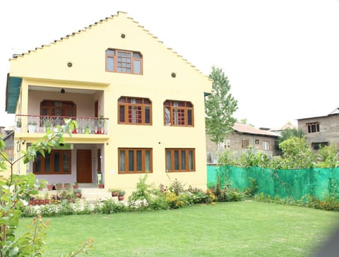 Property building, Day, Garden
