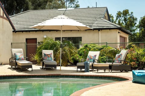 Swimming pool, Swimming pool, sunbed
