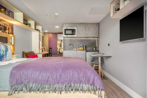 Bed, Kitchen or kitchenette, Bedroom