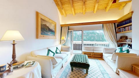 Living room, Photo of the whole room