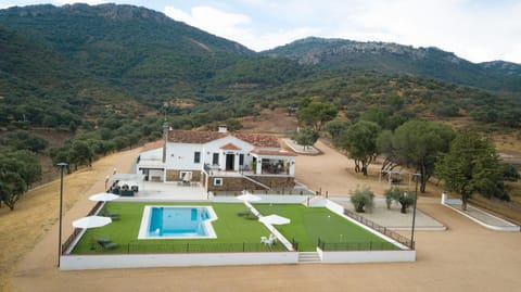 Property building, Bird's eye view, Pool view, Swimming pool, sunbed
