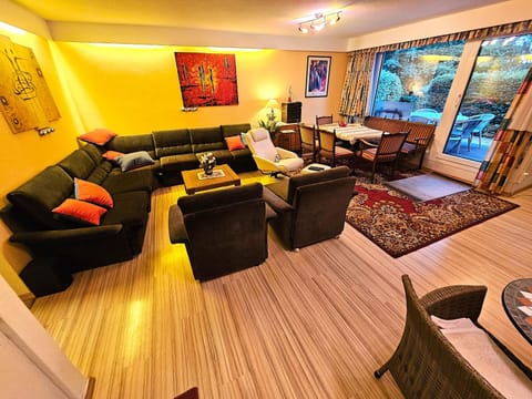 Seating area, Dining area