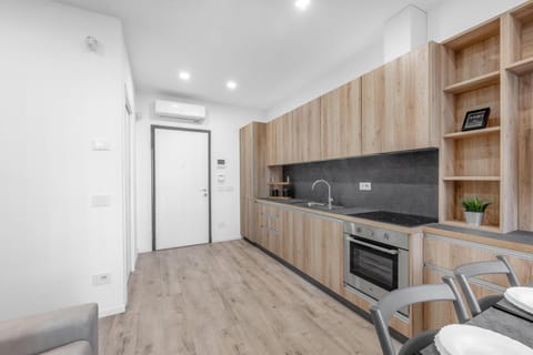 Kitchen or kitchenette, Dining area, dishwasher, oven, stove