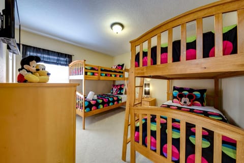 Bedroom, bunk bed