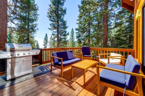 6 Mi to Ski Slopes! Family Tahoe Cabin with 3 Decks Cabin in Tahoe Vista