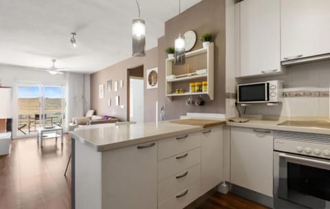 Kitchen or kitchenette, Lounge or bar, Dining area