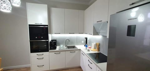 Kitchen or kitchenette, dishwasher, oven, pet friendly, stove, toaster