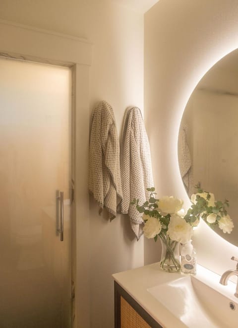 Shower, Steam room, Bathroom, Spa and wellness centre/facilities, towels