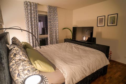 Luxury 口 Studio Knox PrimeTV 口 8min zum S-Hbf Apartment in Stuttgart