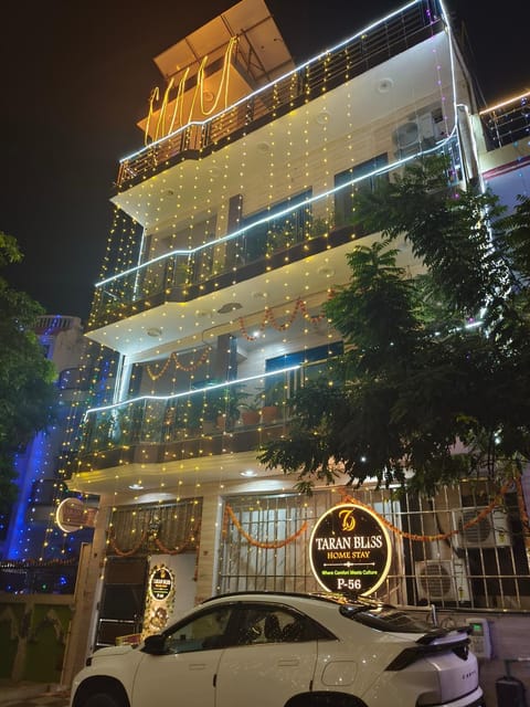 Property building, Night, Location