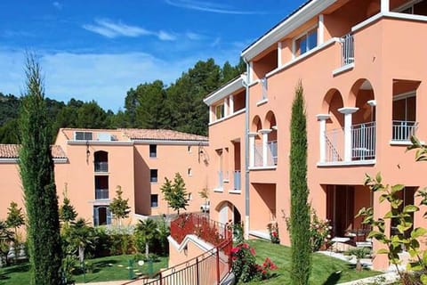 Two rooms appartment in residence with pool Apartment in Gréoux-les-Bains