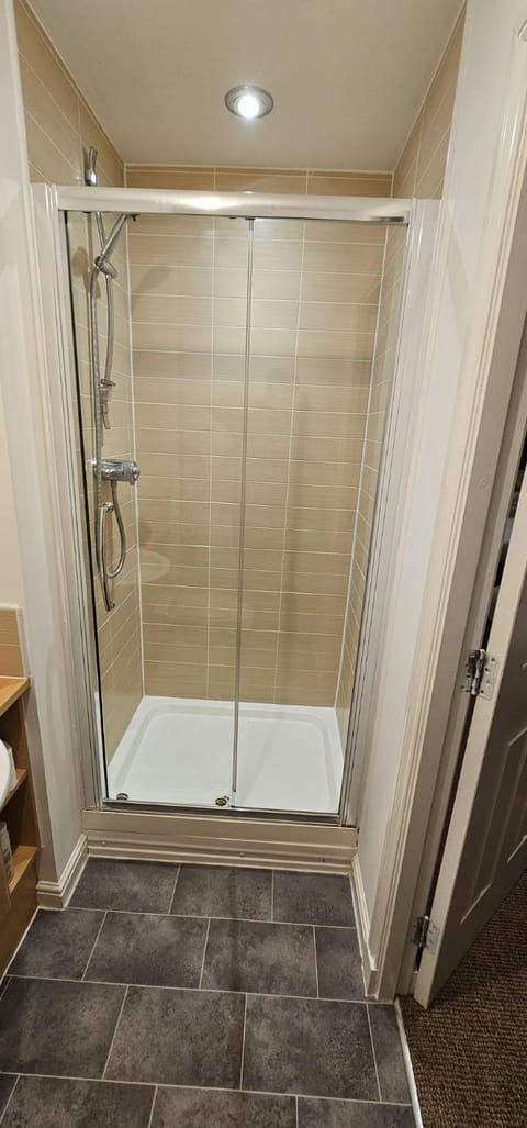 Sun Gardens Retreat- can sleep 10 with 4 Double Beds & 2 sofa beds House in England