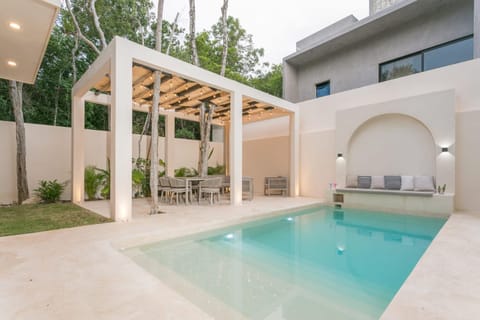 Patio, Swimming pool, Swimming pool