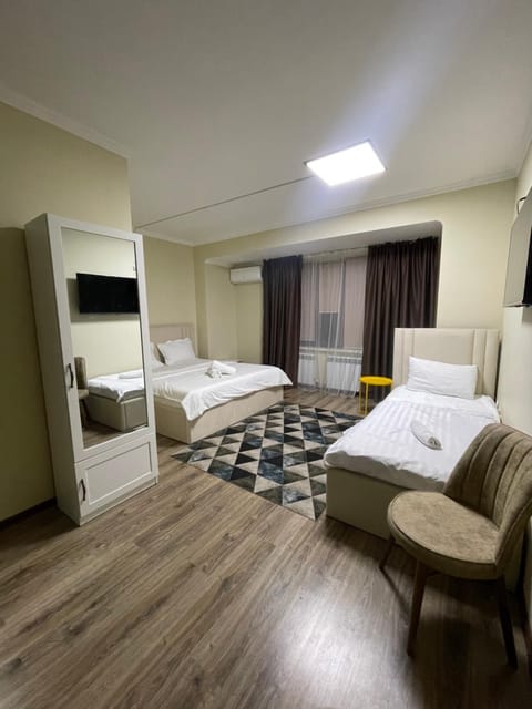 Bed, TV and multimedia, Photo of the whole room, Bedroom, towels, wardrobe