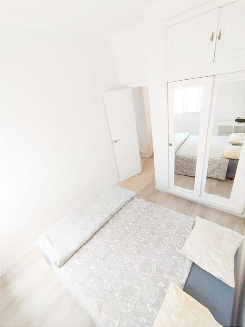 MM76 Piso 2 dormitorios salon Puente de Vallecas Apartment in Madrid