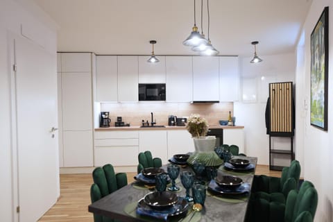 Kitchen or kitchenette, Seating area, Dining area