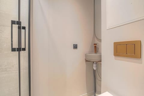 Bright and comfortable studio, Saint-Didier Apartment in Lyon