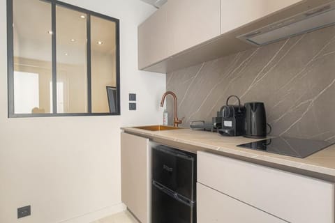 Bright and comfortable studio, Saint-Didier Apartment in Lyon