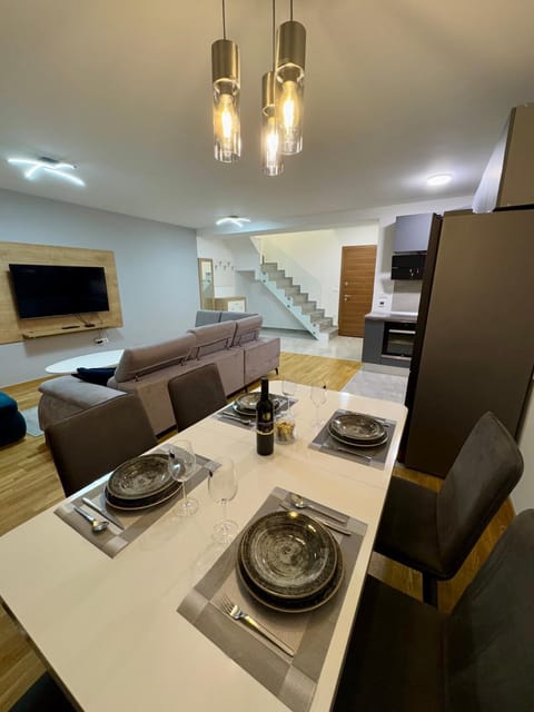 Seating area, Dining area