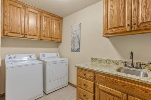 Private Large Family Retreat Near Lake Murray OK House in Oklahoma