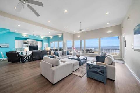 Beachfront Beauty with Hot Tub - 10 Steps to Sand House in Hitchcock