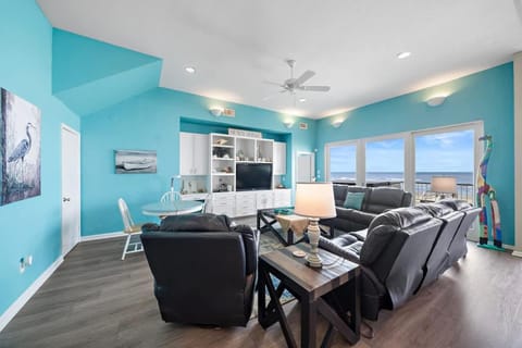 Beachfront Beauty with Hot Tub - 10 Steps to Sand House in Hitchcock