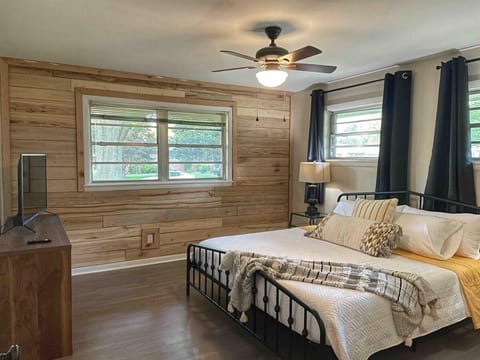 Decatur Home - Chic Comfort Family & Fun House in Decatur