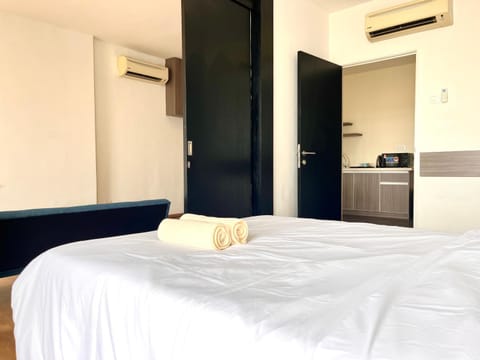 Bed, Photo of the whole room, Bedroom, towels, wardrobe, air conditioner