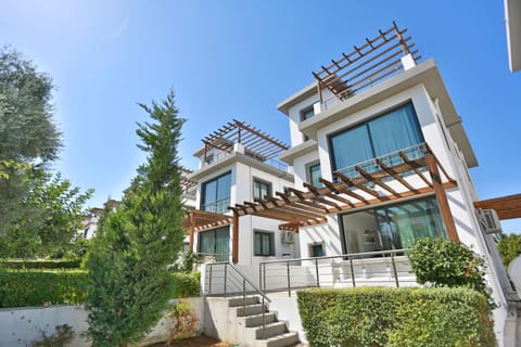 Property building, Garden, View (from property/room), Balcony/Terrace