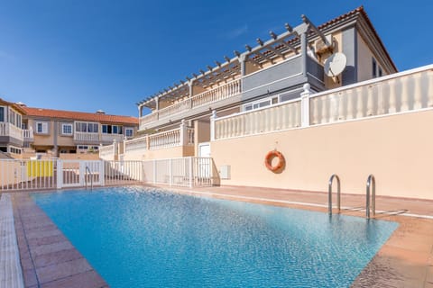 Property building, Day, Swimming pool, Swimming pool