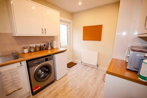 Coffee/tea facilities, washing machine, kitchen