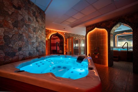 Hot Tub, Spa and wellness centre/facilities
