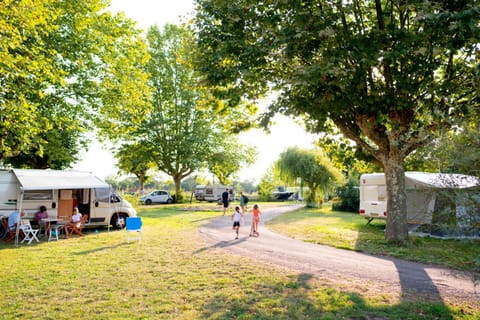 Camping de Thoissey Luxury tent in Bourgogne-Franche-Comté
