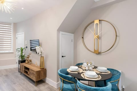 TV and multimedia, Living room, Seating area, Dining area, Evening entertainment, internet