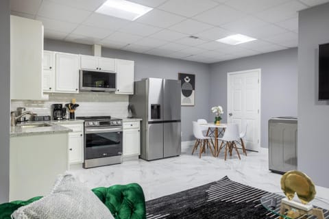 Cozy 2 Bedroom 15 mins from Dwntown ATL House in Panthersville