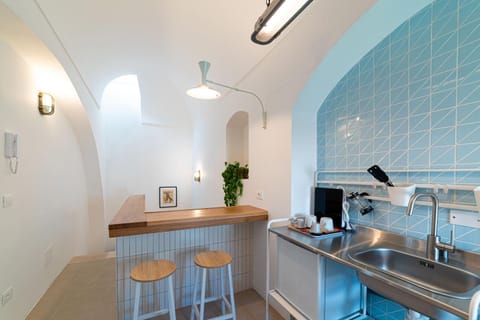 Kitchen or kitchenette, Dining area, stove