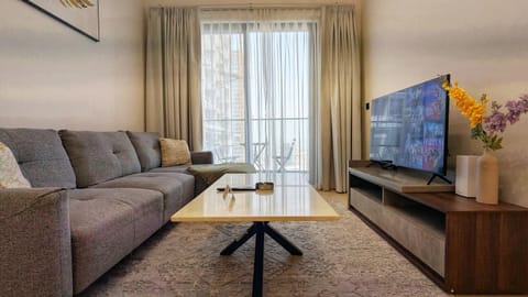 TV and multimedia, Living room, Seating area, Evening entertainment