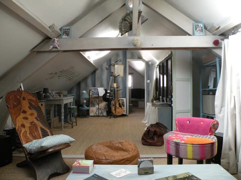 Chambre cooconing salon avec canape convertible Bed and Breakfast in Rouen